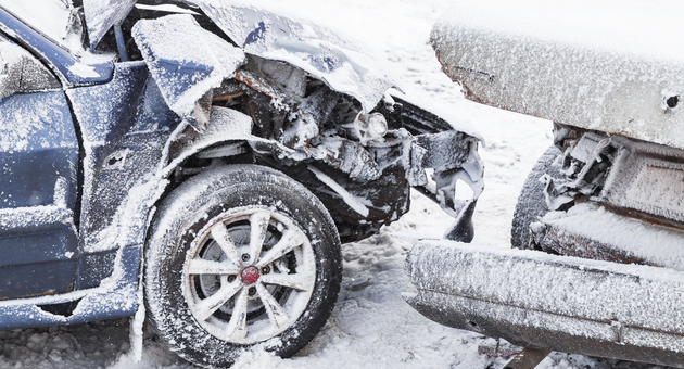 雪道での車同士の事故