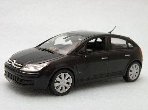 1/43サイズのシトロエン C4 ベルリーナ
