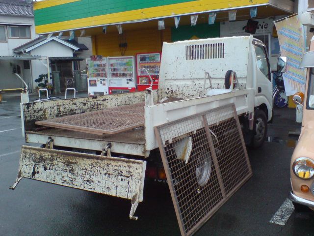 ダンプが到着