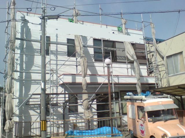 ついに足場がっ