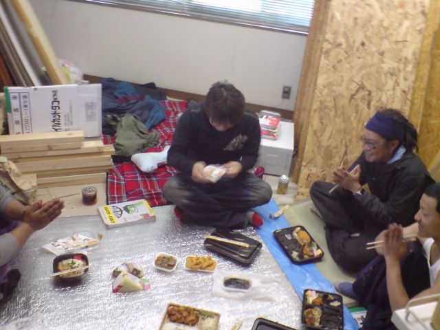お昼御飯。手を合わせてくださぁ～い！