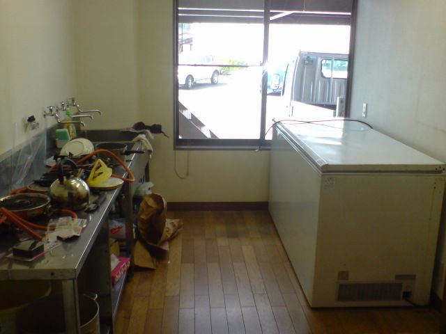 でっかい冷凍庫を入れる