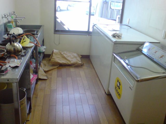 ちゅう位の冷凍庫を設置
