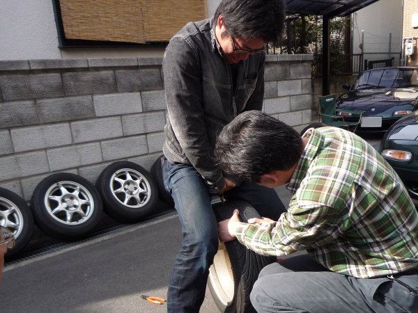 パンク修理キットにてDIYで修理実施