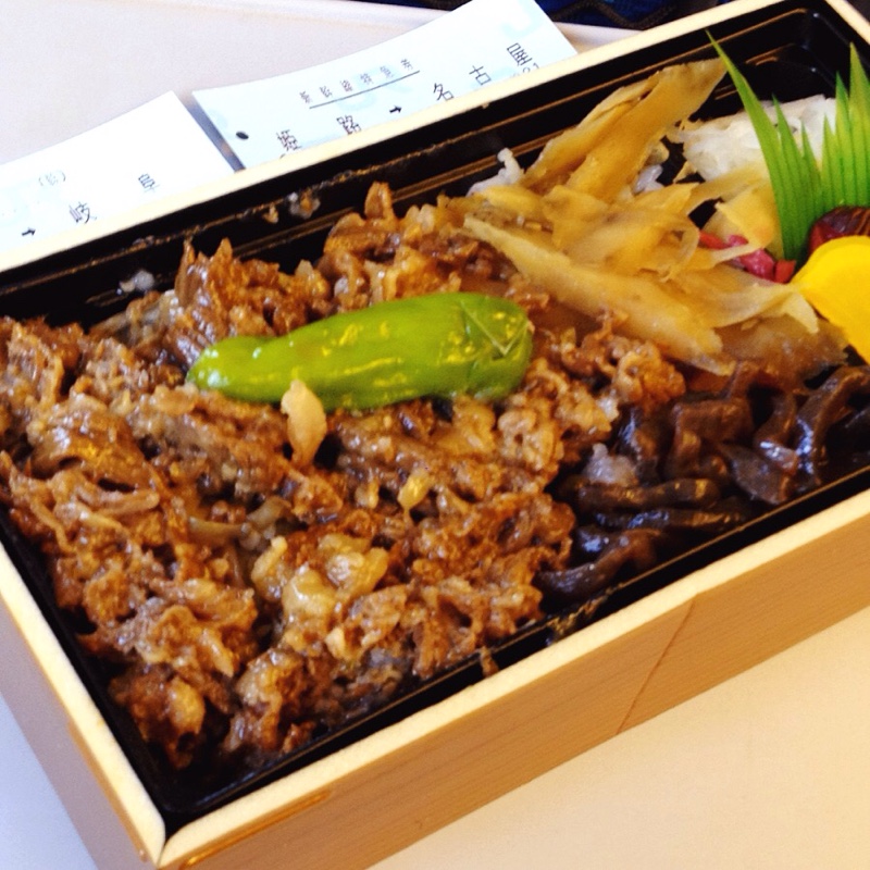 まねき食品「但馬牛 牛めし弁当」