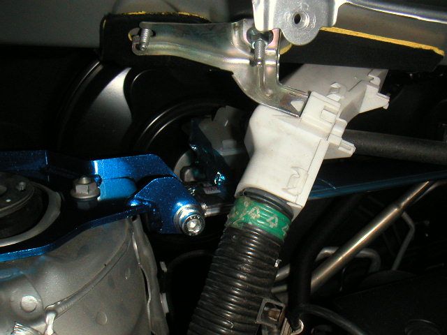クスコ　ストラットタワーバー取りつけ　パート２