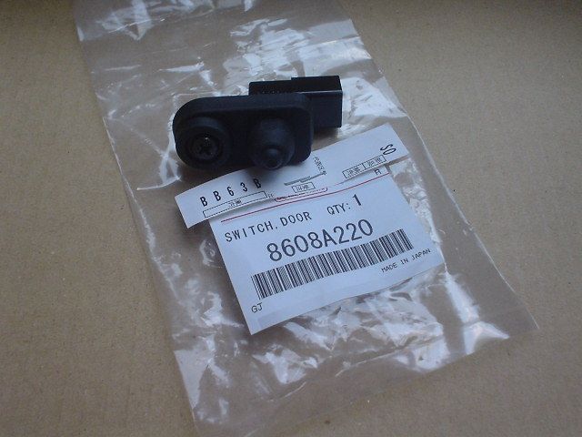 助手席側ルームランプスイッチ取り付け。