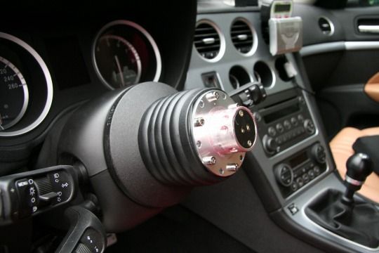 アルファ147/159用ステアリンングボス K4038 MOMO製 MITO