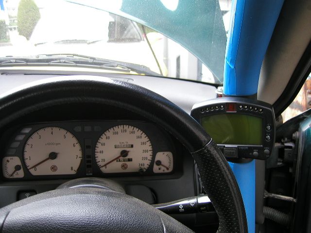 ロールケージとAim Display