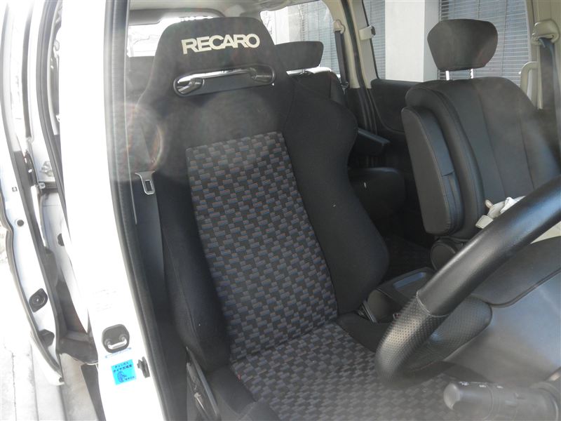 運転席シートの交換（日産 エルグランド・E51）by ○BEN