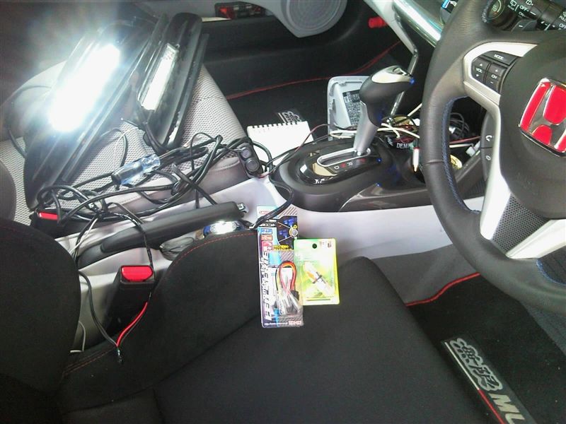 エンジンルームにacc電源の取り出し作業 グロメットには絶対に穴を開けない方法です ホンダ Cr Z By B えいぷ みんカラ