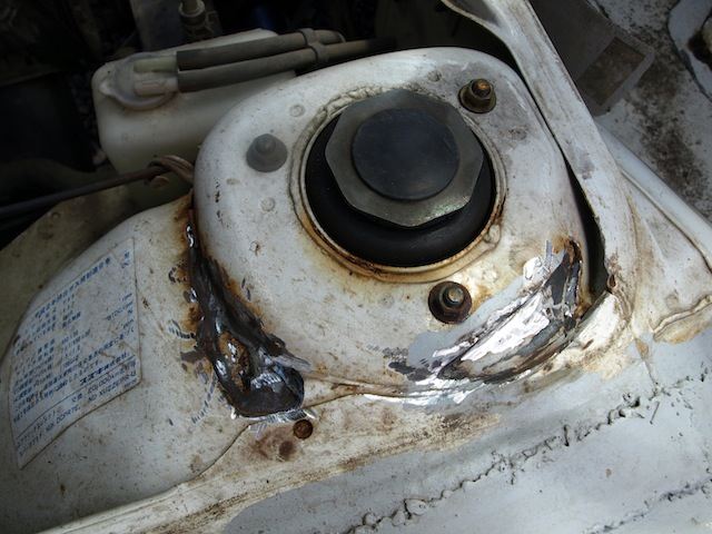 アルミラダーによる傷付き防止対策（DA16T スーパーキャリイ X