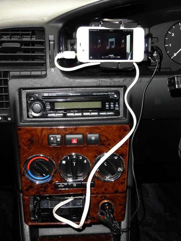 Iphone用車載ホルダーの取り付け スバル トラヴィック By Nyansu みんカラ
