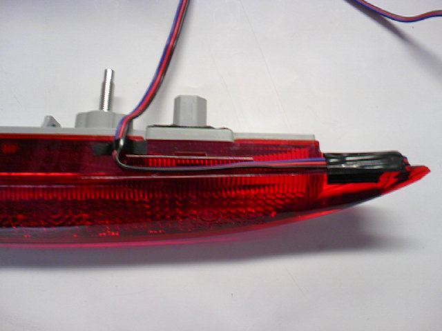 ハイマウント下に側面発行LEDを入れる…準備