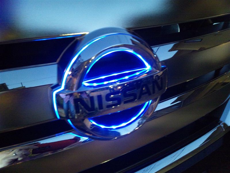 C26 光るエンブレム取り付け 日産 セレナ By かずまりん みんカラ