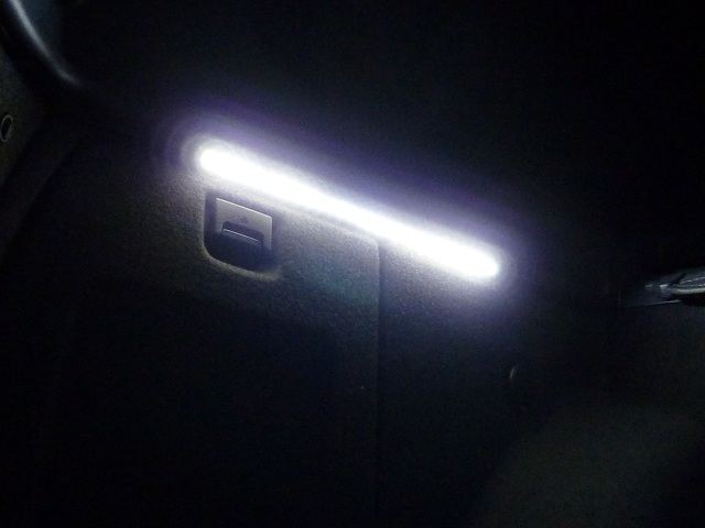 荷室灯増設工事
