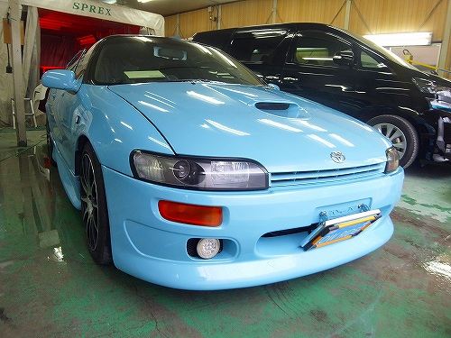川越市よりご来店のトヨタ・セラ　FRP製フロントﾊﾞﾝﾊﾟｰのキズへこみの板金修理塗装です。 