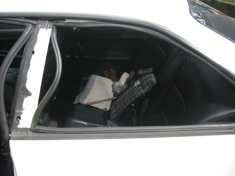 お得なセール情報 リアサイドウィンドウモール交換（その1)（BMW クーペ・E36 M3 パーツ