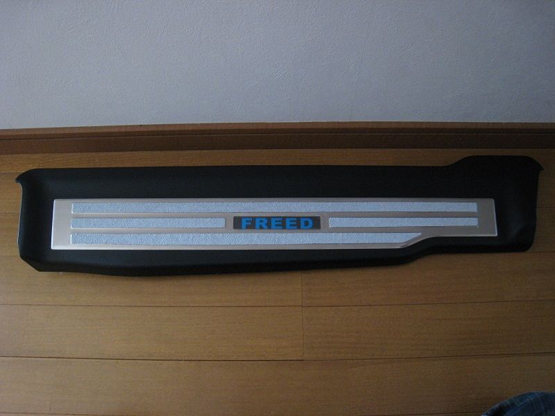 フリード用 LED スカッフプレート取り付けてみました♪（ホンダ