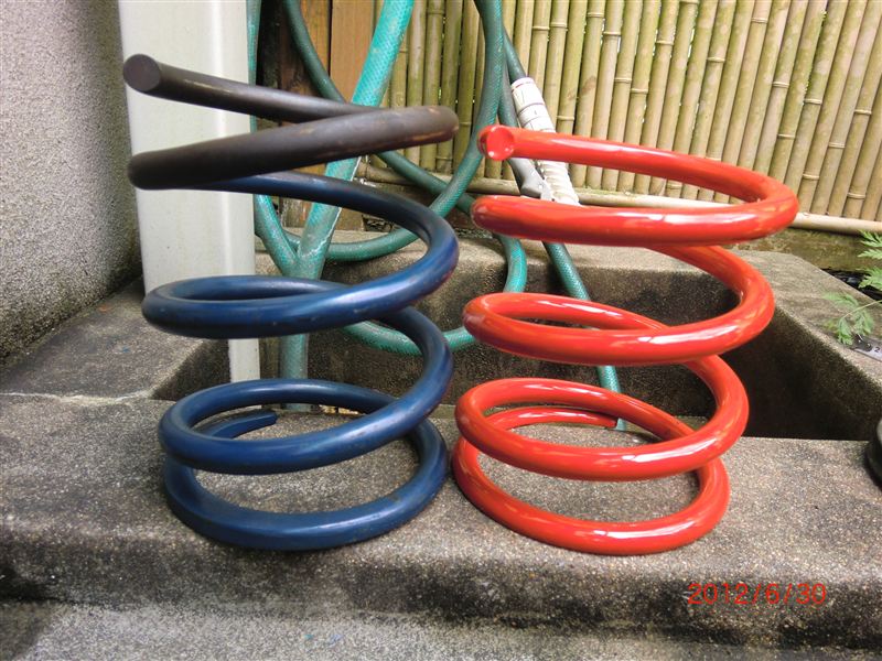 CRAFTZ特注リアスプリング装着①（トヨタ スプリンタートレノ