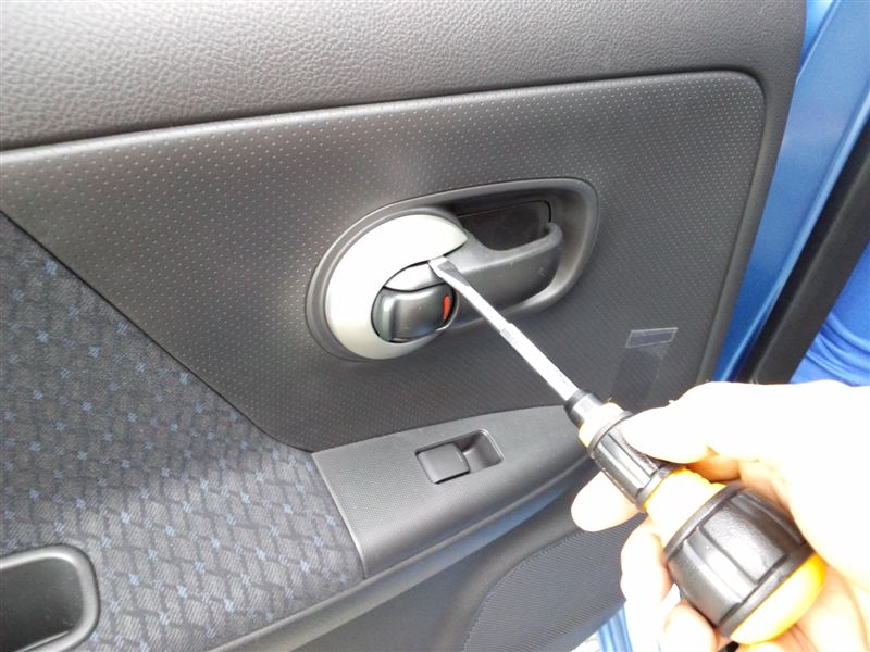 リヤスピーカー取り付け 内張り剥がし編 日産 ノート By もと部長 みっくん みんカラ