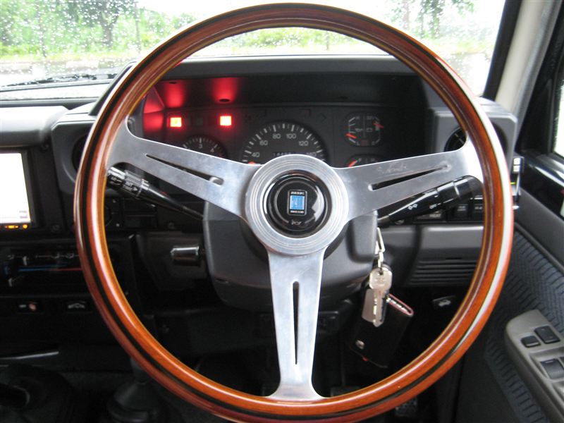 ナルディステアリング【NARDI】（トヨタ ランドクルーザー70