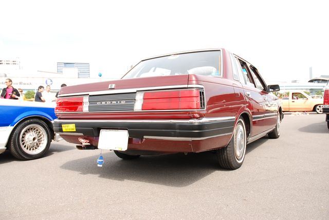 テールランプの交換(日産 セドリックセダン・Y30)by バーニィ テールランプの交換(日産 セドリックセダン・Y30)by バーニィ