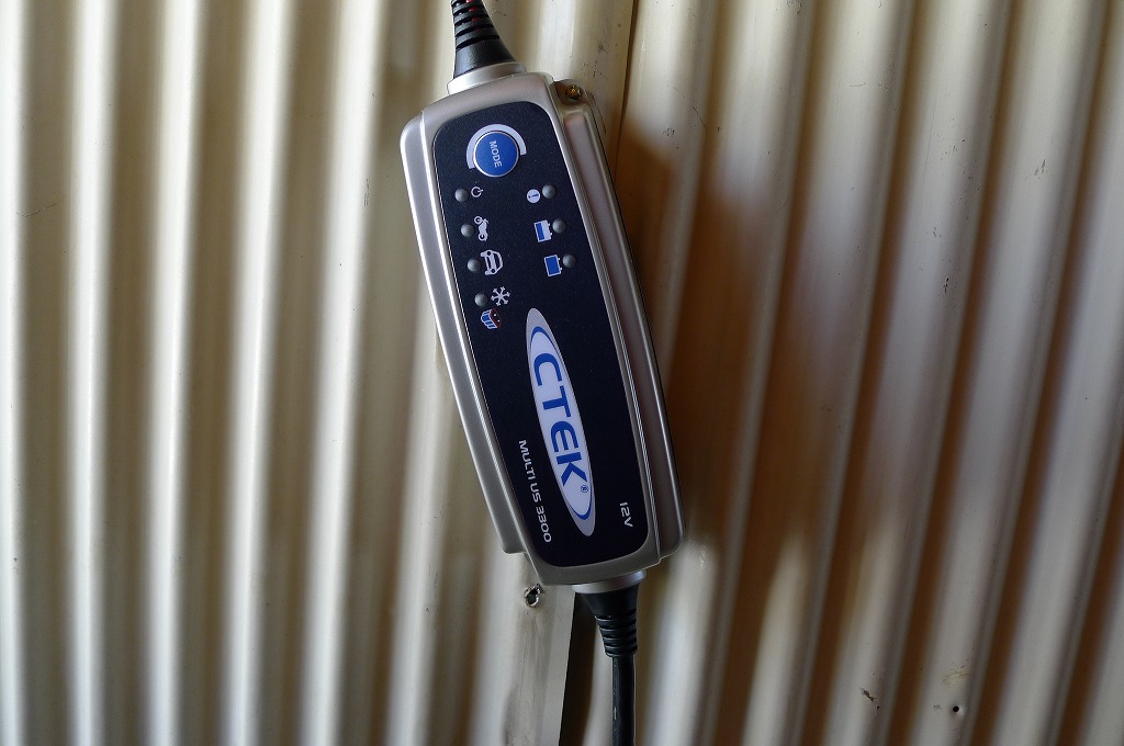 CTEK US3300 バッテリー充電器（フェラーリ F355）by kou355