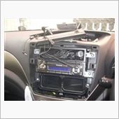 オーディオのパネルを外し、ゴリラのバックカメラケーブルを運転席側に通しました。