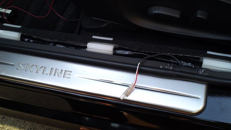 LEDスカッフプレート取り付け（日産 スカイライン・V36）by