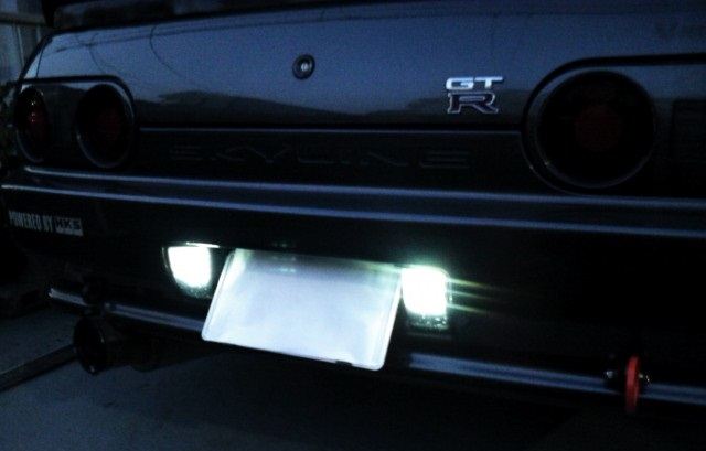スカイライン R32 バックランプ 包み込む