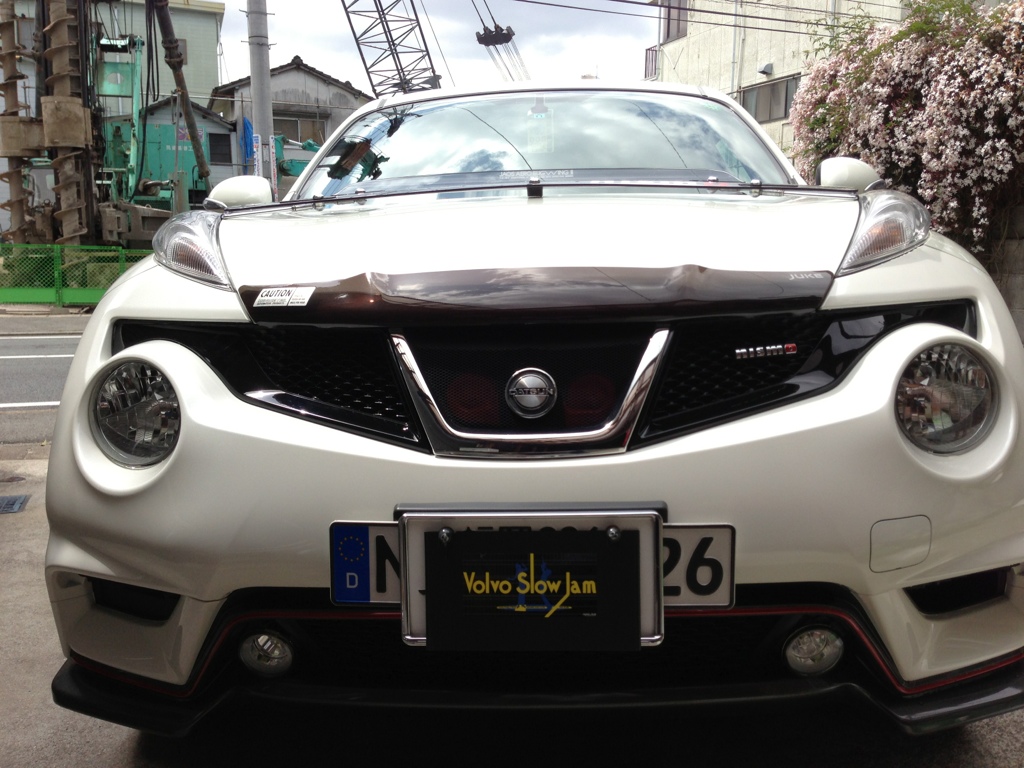 センターグリルブラック化とDATSUNエンブレム取付（日産