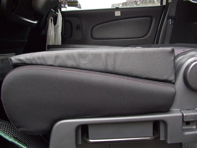 車中泊などに 【シートの段差を埋めるマット】 すきまクッション 車中泊などに 【シートの段差を埋めるマット】 すきまクッション