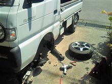 完成した車高調を取り付けよう。（スズキ キャリイトラック
