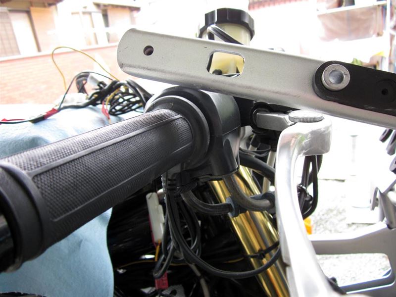 アッパーカウルの位置を下げる②（スズキ GS1200SS）by