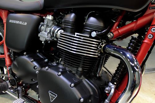 希少車！！日本限定30台のボンネビルLTDのガラスコーティング