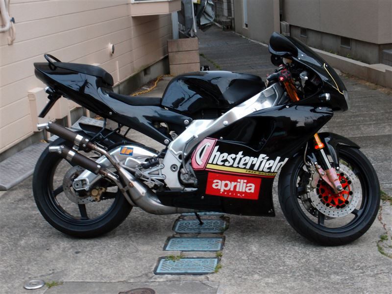 アプリリアRS250Aprilia RS250 フロントカウル　入手困難 アプリリアRS250Aprilia RS250 フロントカウル 入手困難-新品買取