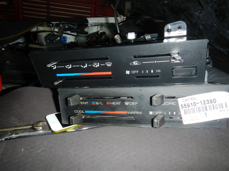 ヒーターコントロールパネル交換（トヨタ カローラレビン・AE85