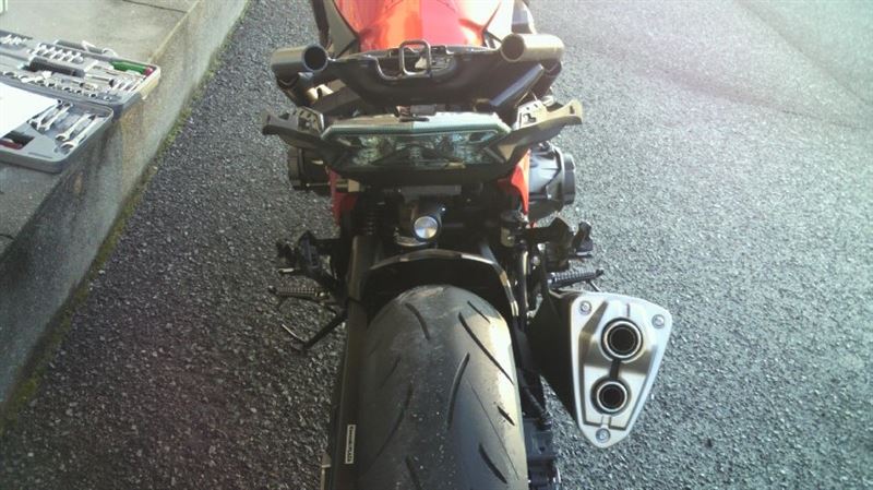 BEET 0301-K48-05 エアロシャークフェンダー シロ ZRX1100