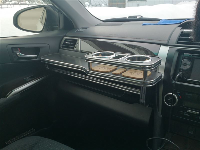 フロントテーブル取り付け（トヨタ カムリハイブリッド・XV50系