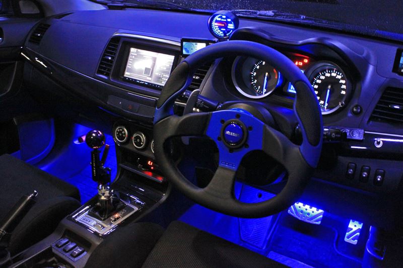 社外ステアリングに交換②（三菱 ランサーエボリューションX