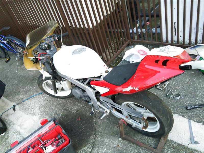 nsf100純正シートカウル取り付け（ホンダ NSR80）by ちっちさん