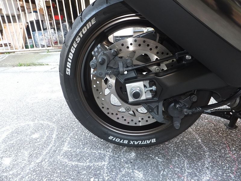TMAX530リヤブレーキパッド交換（ヤマハ T-MAX530）by 無印不
