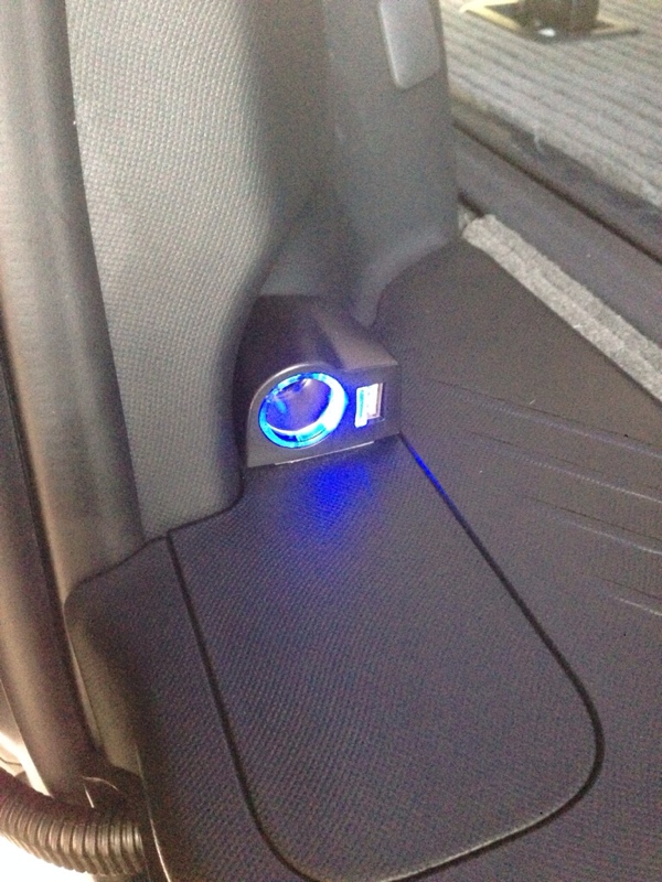 後席用アクセサリーソケット Usb増設 トヨタ エスティマ By Taku みんカラ 後席用アクセサリーソケット Usb増設 トヨタ エスティマ By Taku みんカラ