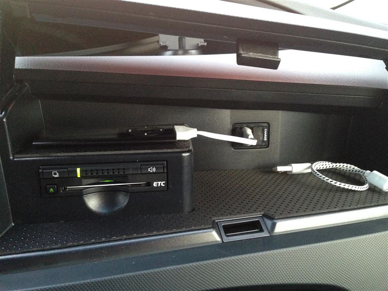 運転席アッパーboxにusb端子を追加 トヨタ エスティマ By Tono3 みんカラ 運転席アッパーboxにusb端子を追加 トヨタ エスティマ By Tono3 みんカラ
