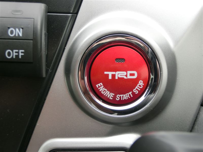 TRDプッシュスタートスイッチへの交換（トヨタ プリウスα・40系