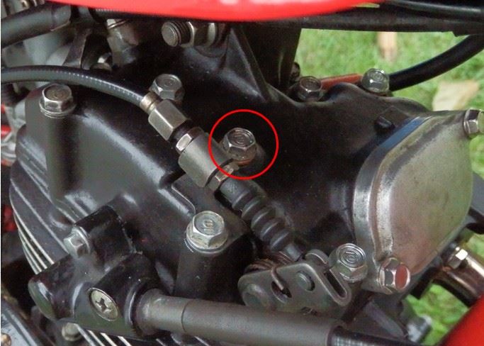 ヘッドからのオイル漏れ修理(ホンダ XL250R)by ポムグラニット