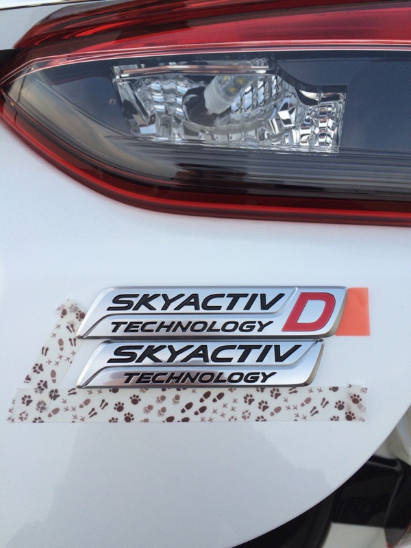 マツダ　SKYACTIV D　エンブレム