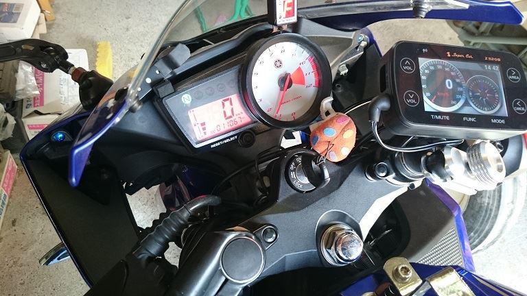 YZF-R125にレーダー探知機(Z320B)つけてみた（ヤマハ YZF-R125