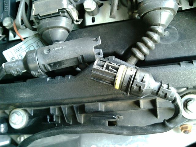141 300km o2センサー交換 その1 bmw 5シリーズ セダン by にゃにゃ